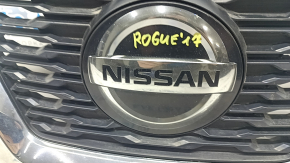 Radiator grill grill Nissan Rogue 17- under the camera, under the radar, under the round emblem, with the emblem, sand