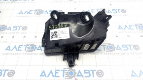 VW Tiguan 18 underhood fuse box housing - broken latch