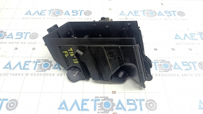 VW Tiguan 18 underhood fuse box housing - broken latch