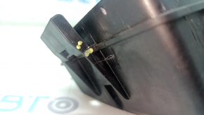 VW Tiguan 18 underhood fuse box housing - broken latch