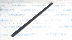 Glass seal inside front right door Chevrolet Volt 16-