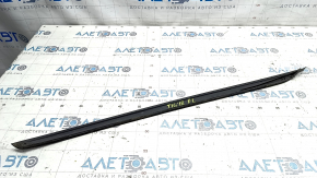 Windshield molding left VW Tiguan 18 - crack