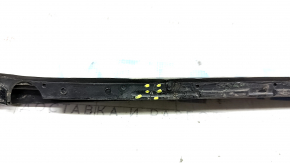 Windshield molding left VW Tiguan 18 - crack