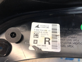 Right headlight Chevrolet Volt 16 - scratch, worn