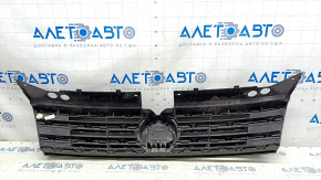 Radiator grill VW Tiguan 18 - crack, sand