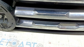 Radiator grill VW Tiguan 18 - crack, sand