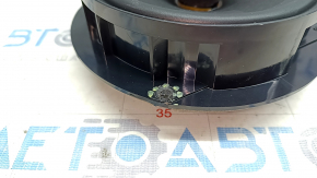 Speaker door rear right VW Tiguan 18 - crack in mount