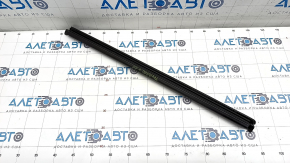 Glass seal inside rear right door VW Touareg 11-17