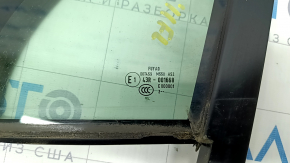 Door glass triangle front left VW Touareg 11-17