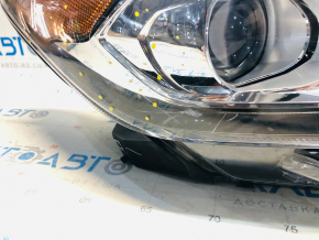 Headlight front right Chevrolet Volt 16 - scratches, abrasion, missing fastening fragment