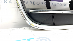 Front bumper grille central VW Touareg 11-14 with chrome moldings, chrome defect, worn