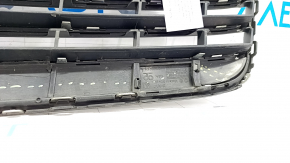 Front bumper grille central VW Touareg 11-14 with chrome moldings, chrome defect, worn