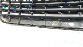 Front bumper grille central VW Touareg 11-14 with chrome moldings, chrome defect, worn