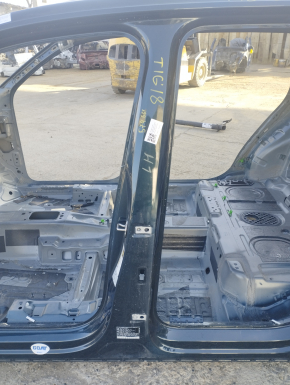 Body pillar central left VW Tiguan 18- on the body, painted
