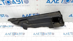 The wing seal hood-wing left BMW X5 F15 14-18 is broken, a fragment is missing