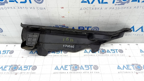 The wing seal hood-wing left BMW X5 F15 14-18 is broken, a fragment is missing