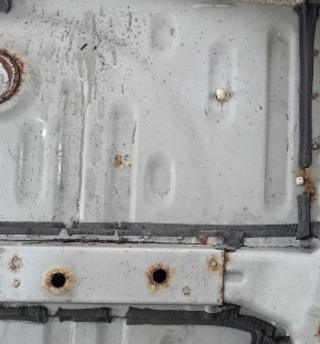 Mitsubishi Outlander 14-21 trunk trough on the body, rusty