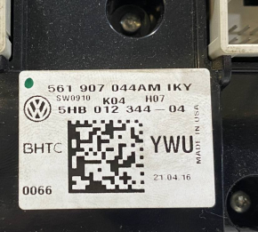 Climate control VW Passat b8 16-19 16- USA with heating, scratches on glass, chip