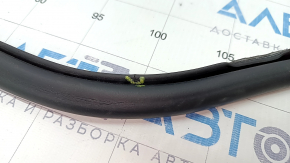 The seal of the front left door of BMW X5 E70 07-13 is torn