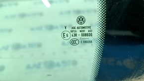 Door glass triangle rear left VW Tiguan 09-17 green tint, scratch, broken fastener