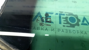 Door glass triangle rear right VW Tiguan 09-17 green tint, scratches, broken fastener