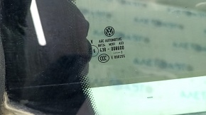 Door glass triangle rear right VW Tiguan 09-17 green tint, scratch, broken fastener