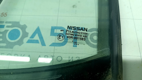 Nissan Leaf 11-12 rear left triangle door glass with seal