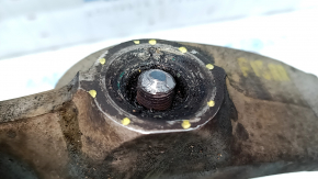 The lower rear right transverse control arm of a BMW X5 F15 14-18 has a torn silent block and broken bolt.