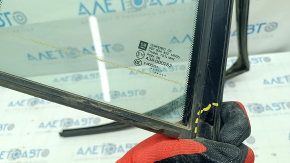 Door glass triangle rear right Cadillac CTS 14 - complete with glass seal, deformed guide, scratches