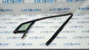 Window with glass seal front left Chevrolet Volt 11-15 scratches