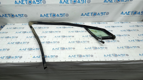 Window with glass seal front left Chevrolet Volt 11-15 scratches