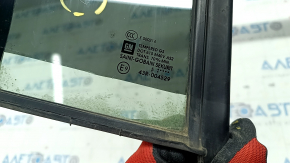 Rear right glass seal with triangle Chevrolet Volt 16 - molding and guide are deformed, scratches