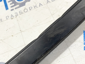 Windshield molding left Hyundai Sonata 11-15, scratches