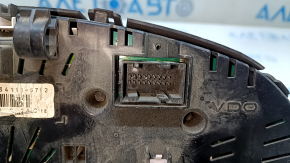 Instrument cluster Suzuki Kizashi 10-15 scratches, broken mount
