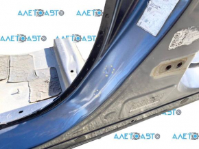 The central left body pillar of Subaru Outback 15-19 is sawn off, pokes