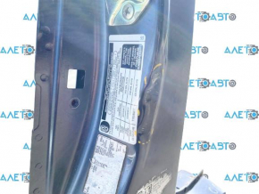 The central left body pillar of Subaru Outback 15-19 is sawn off, pokes