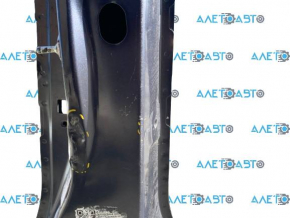 The central left body pillar of Subaru Outback 15-19 is sawn off, pokes