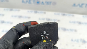 USB Hub, AUX Nissan Versa Note 13-19 scratch