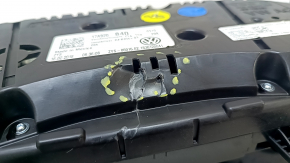 Instrument cluster VW Jetta 19 - scratches, broken fasteners, dented body