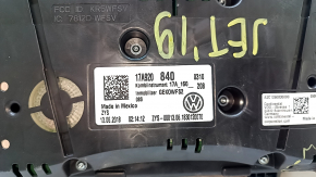 Instrument cluster VW Jetta 19 - scratches, dented body