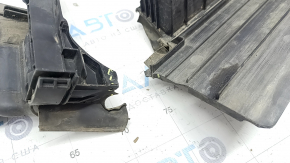 Lower radiator deflector Mercedes C-class W205 15-21 fragment broken off