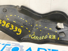 Right wiper grille seal Chevrolet Camaro 16 - tears