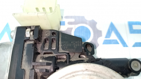 Window lift motor front right Nissan Rogue Sport 17-