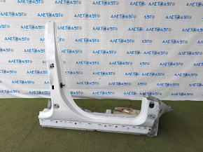 The central right body pillar of Ford Explorer 11-19 is sawn off non-standard