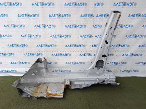 The central right body pillar of Ford Explorer 11-19 is sawn off non-standard