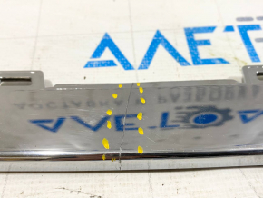 VW Jetta 19 rear bumper molding - chrome crack