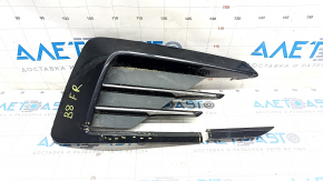 Front bumper grille side right VW Passat b8 16-19 USA R-Line, broken, broken fasteners, scratched, sand