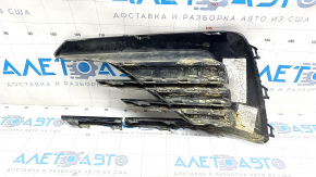 Front bumper grille side right VW Passat b8 16-19 USA R-Line, broken, broken fasteners, scratched, sand