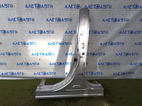 The left center pillar of a Toyota Highlander 2013 was cut off.