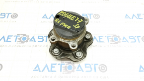 Rear left hub Nissan Rogue Sport 17-22 FWD